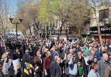 لبیک به ندای رهبر انقلاب اسلامی با حضور پرشور فرهنگیان و دانش‌آموزان استان اصفهان