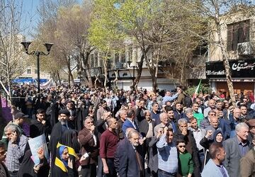 لبیک به ندای رهبر انقلاب اسلامی با حضور پرشور فرهنگیان و دانش‌آموزان استان اصفهان