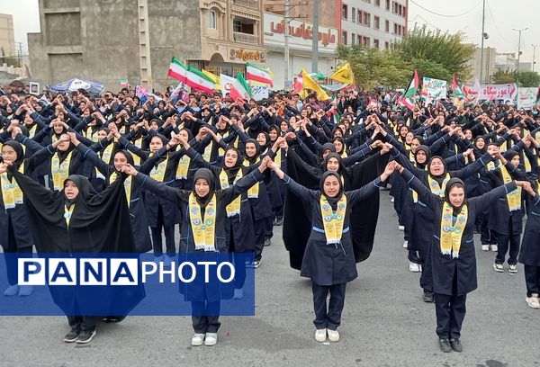 حضور دانش‌آموزان ملاردی در راهپیمایی روز سیزده آبان 