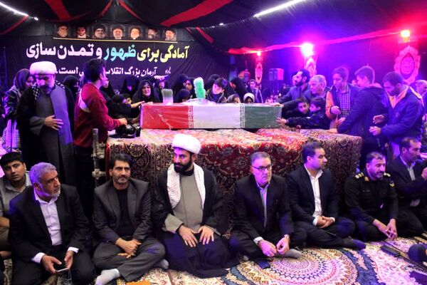 وداعی غم‌انگیز با شهید گمنام در نورآباد