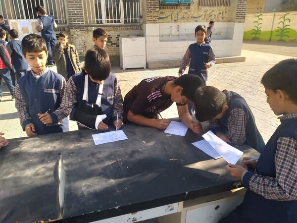 نشاط انتخاباتی و رای گیری شواری دانش‌آموزی در دبستان پسرانه حضرت قاسم(ع)
