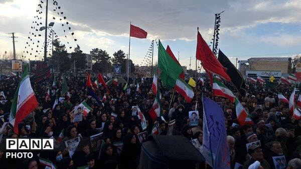 مراسم بیعت مردم ملایر با آیت‌الله سید مجتبی خامنه‌ای