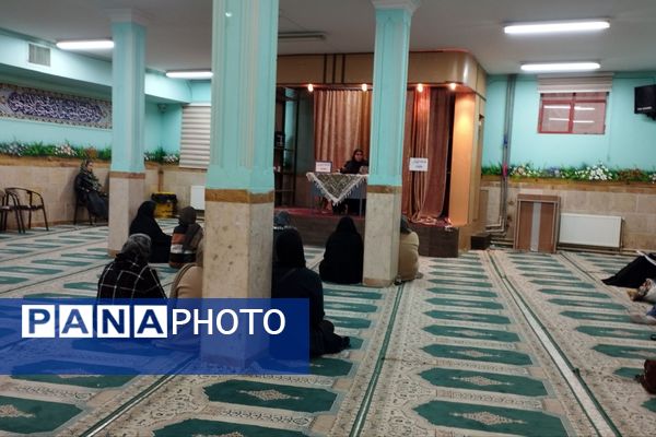 جلسه‌ آموزش خانواده در رباط‌کریم