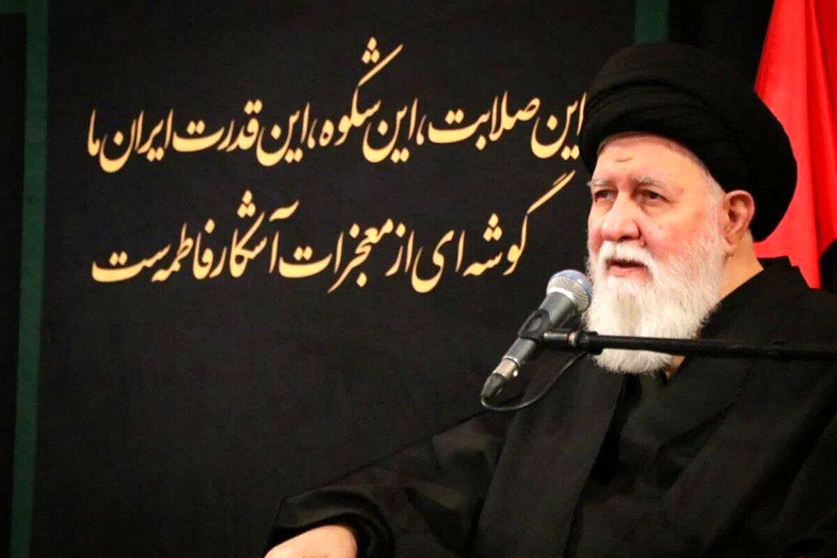 تاریخ هنوز از سینه مجروح حسین می‌گرید