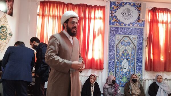 جلسه آموزش فرزند پروری برای والدین در مدرسه دخترانه مهندس رحمانی فرد ناحیه یک مشهد 