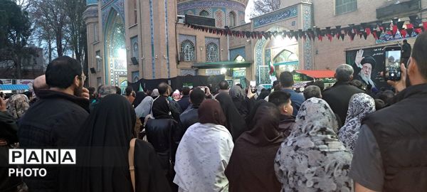 حضور مردم کرج در لحظه تحویل سال 1405