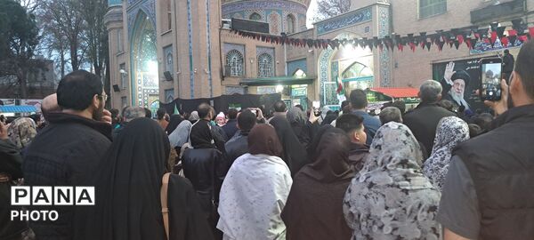 حضور مردم کرج در لحظه تحویل سال 1405