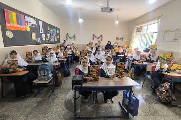 طنین هفته کتاب در دبستان وحیدکیهانی