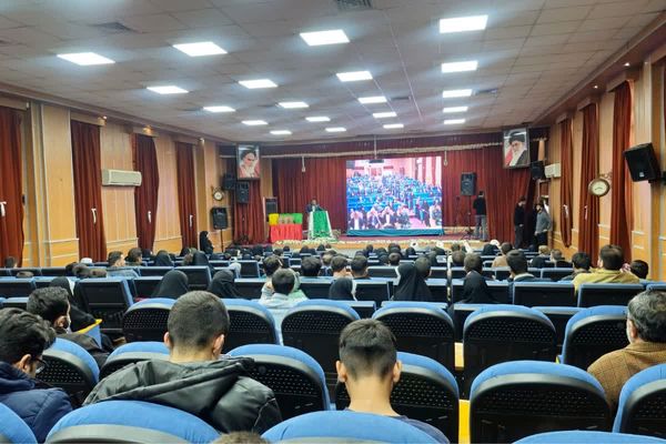 آیین تجلیل از برگزیدگان مسابقات قرآن و عترت بسیج قرچک