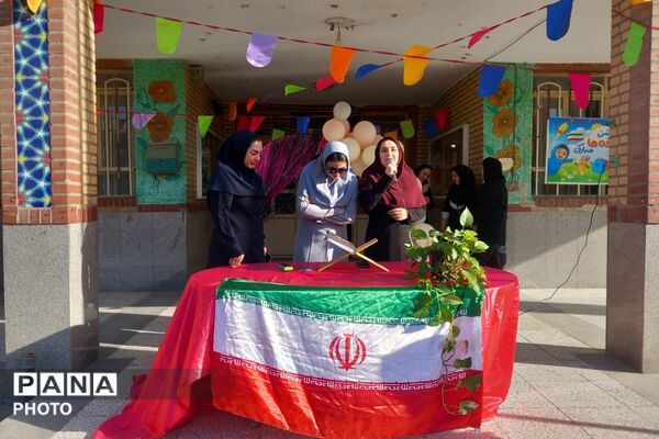 آغاز ماه‌مهر و دیدار مجدد دانش‌آموزان و معلمان در مدرسه عزیزالله پزشکی ۲