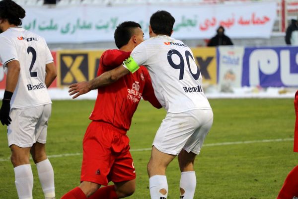 بازی تراکتور و ملوان در تبریز