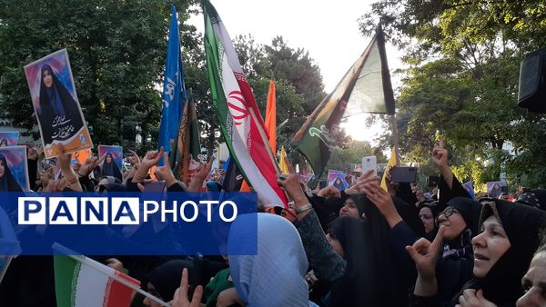 جلوه‌هایی از اجتماع مردم بجنورد در تجلیل از بانوی شجاع رسانه ملی
