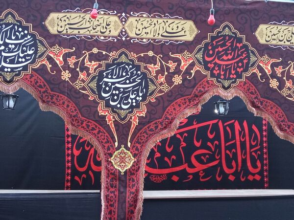 خیمهٔ دل‌ها بوی محرم می‌دهد