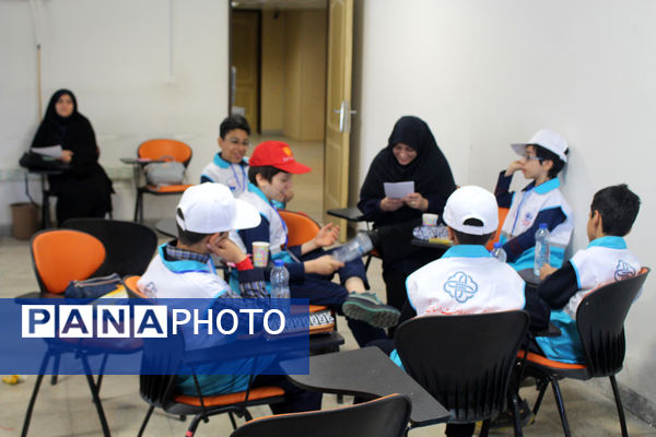 رقابت گروه‌های منتخب مدارس پسرانه استان قم در نخستین جشنواره سفیران سلامت 