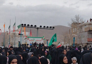 حضور مردم شهرستان الشتر در راهپیمایی ۲۲ بهمن روز شکوهمند پیروزی انقلاب اسلامی 