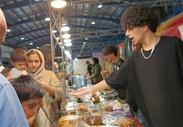 نمایشگاه صنایع دستی و سوغات در شهرستان شهرکرد برپا شد
