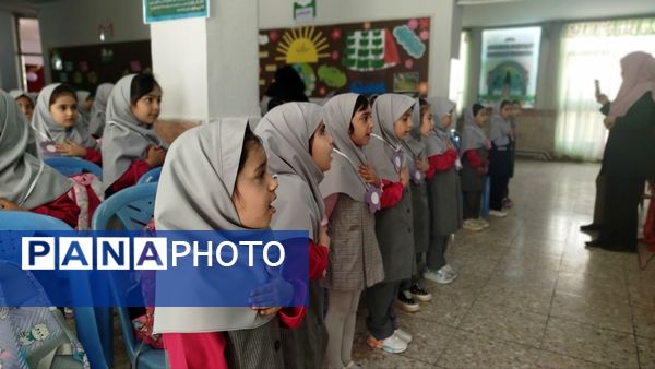 جشن شکوفه ها در دبستان نیایش 