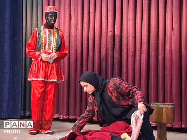 مسابقات تئاتر صحنه ای دختران در شهرستان کاشمر
