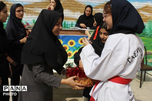 رقابت‌های هیجان‌انگیز ورزشی در دبیرستان ساره ورامین به مناسبت هفته تربیت بدنی و ورزش