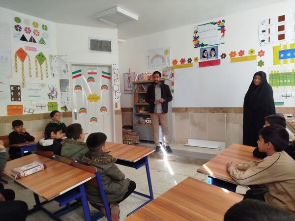 کلاس آموزشی حفظ وتجوید قرآن کریم در دبستان شهید پسندیده