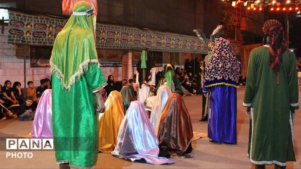 شب اول محرم با عزاداری پرشور و اجرای تئاتر آیینی