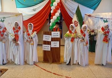 به صدا در آمدن زنگ انقلاب در دبیرستان فضیلت فاروج