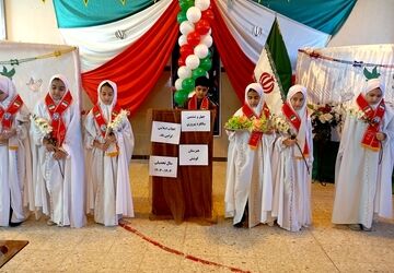 به صدا در آمدن زنگ انقلاب در دبیرستان فضیلت فاروج