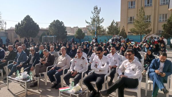 گرامیداشت پدافند غیرعامل با حضور مسئولان شهرستان در دبیرستان وکیلی ۹