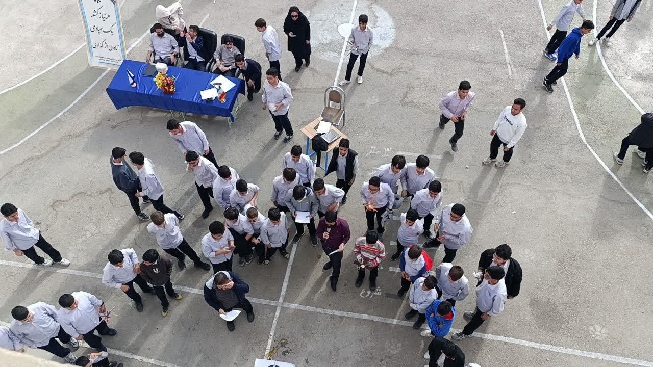 مسابقه «نجات تخم‌مرغ» در دبیرستان شهید بهشتی بهبهان