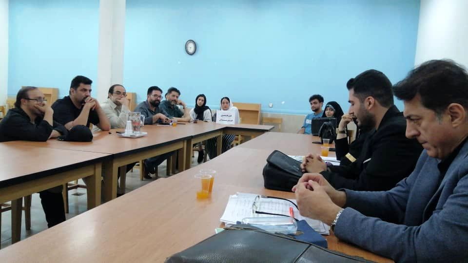 هنر مرزی ندارد و هنرمندان می‌توانند در مسائل فرهنگی جامعه موثر باشند