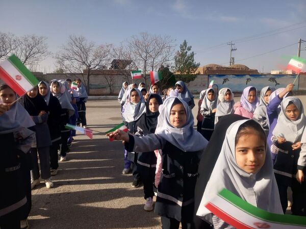 جشن۲۲ بهمن در مدرسه تکتم روستای مهدی آباد خلیل آباد 