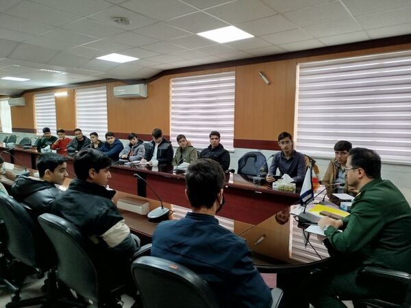 نشست فرماندهان بسیج دانش آموزی مدارس با مسئول بسیج دانش آموزی کاشمر