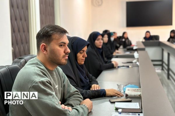 نشست صمیمی سرگروه‌ها به مناسبت هفته امور تربیتی