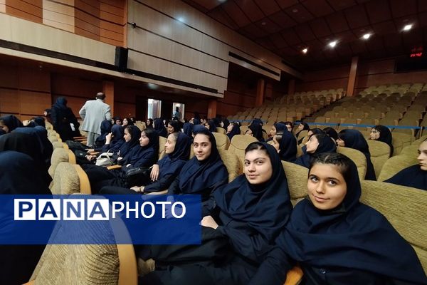 بازدید دانش‌آموزان ناحیه 2 بهارستان از کارخانه سرم‌سازی رازی