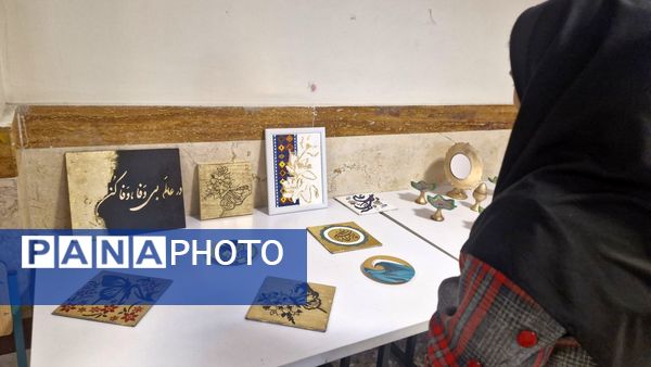 جشنواره هنری دانش‌آموزان رشته کاشی و عکاسی هنرستان کبری زرگران ملارد 