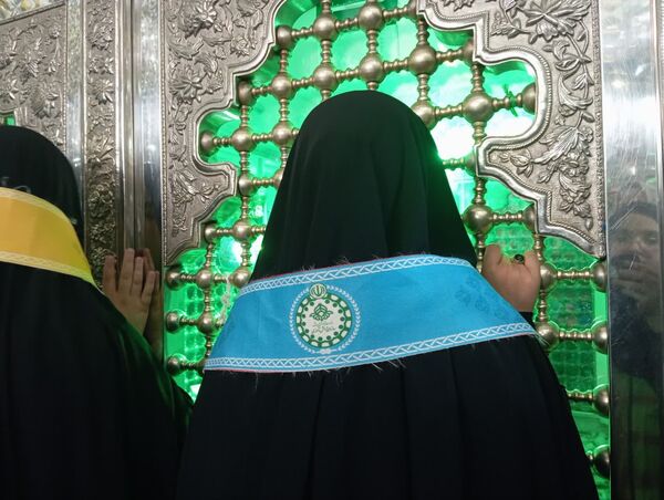 خادمان کوچک، ارادت بی کران