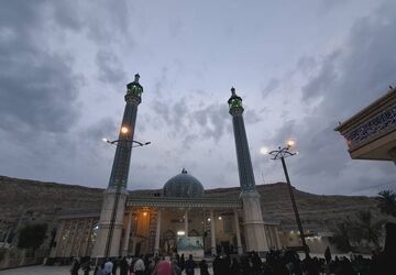تعویض پرچم امامزاده میرعلی بن حسین(ع) لارستان 