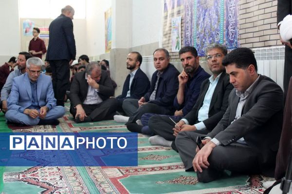 اقامه نماز جماعت در آموزشگاه متوسطه اول شاهد سمنان