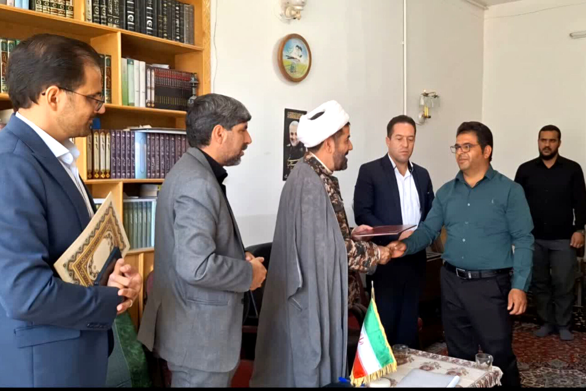 باقر نبوی با حفظ سمت به عنوان نماینده آموزش وپرورش آباده در شهر ایزدخواست منصوب شد