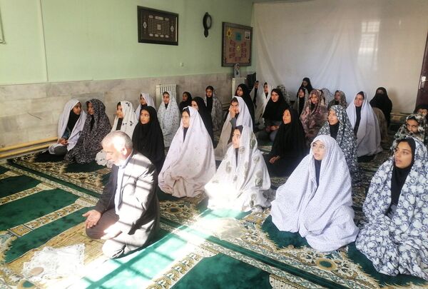 جلسه جهاد اسلامی حجاب و عفاف دختران در دبیرستان حاج مهدی روحانی شهرستان خلیل آباد 
