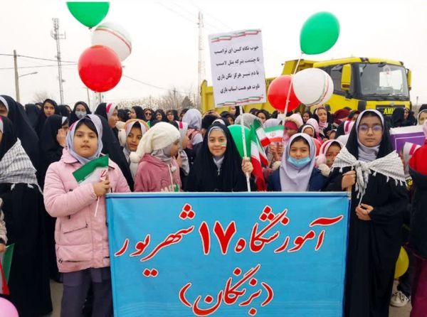  مشقِ اقتدارِ دخترانِ سرخسی در مطلعِ فجرِ ۴۷