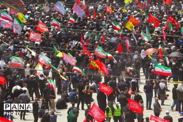 وداع با پیکر مطهر امام شهید در مصلای تهران
