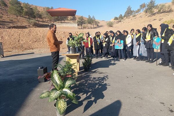 اعزام دانش آموزان شهرستان ورامین به اردو یک روزه تمشک