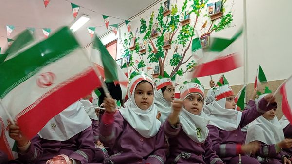  قاب‌های خبری از مراسم زنگ انقلاب در دبستان بوستان شهرستان بن
