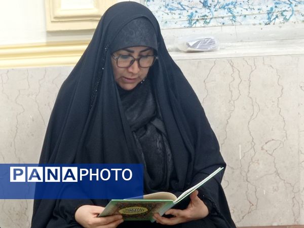 برگزاری محفل انس با قرآن‌کریم در بندرخمیر به نیابت از شهدای‌ خدمت