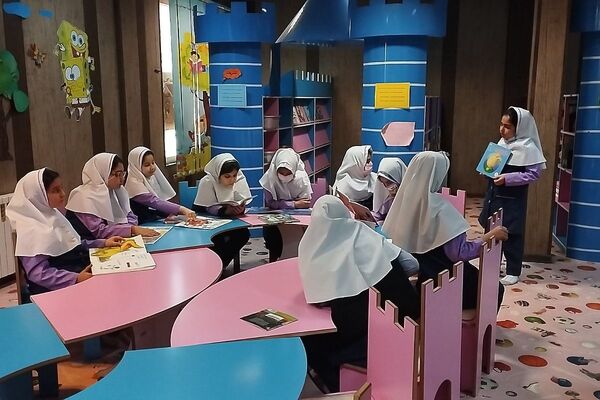  پیوند دانش‌آموزان دبستان سرای دانش با فرهنگ کتاب و کتابخوانی