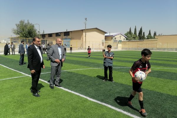 آیین افتتاح زمین‌های چمن مصنوعی آموزش و پرورش ناحیه ۳شیراز 