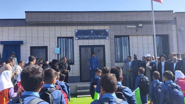 افتتاح مدرسه «دوکلاسه برکت شهید امیرعلی حاجی‌زاده» در بَگ وردی؛ پایان سلطه کلاس‌های کانکسی در دل دلفان