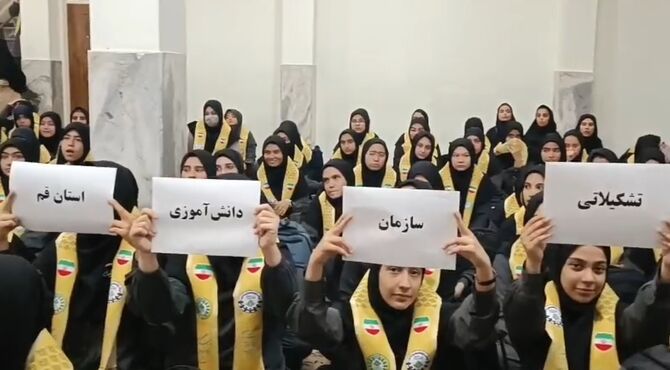 آموزش مهارت های تشکیلاتی پیشتازان در دبیرستان قائمیه قم