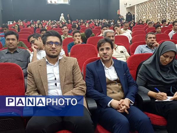 جشن ستارگان دانش‌آموزی در تالار شهرداری دولت‌آباد شهرستان برخوار 